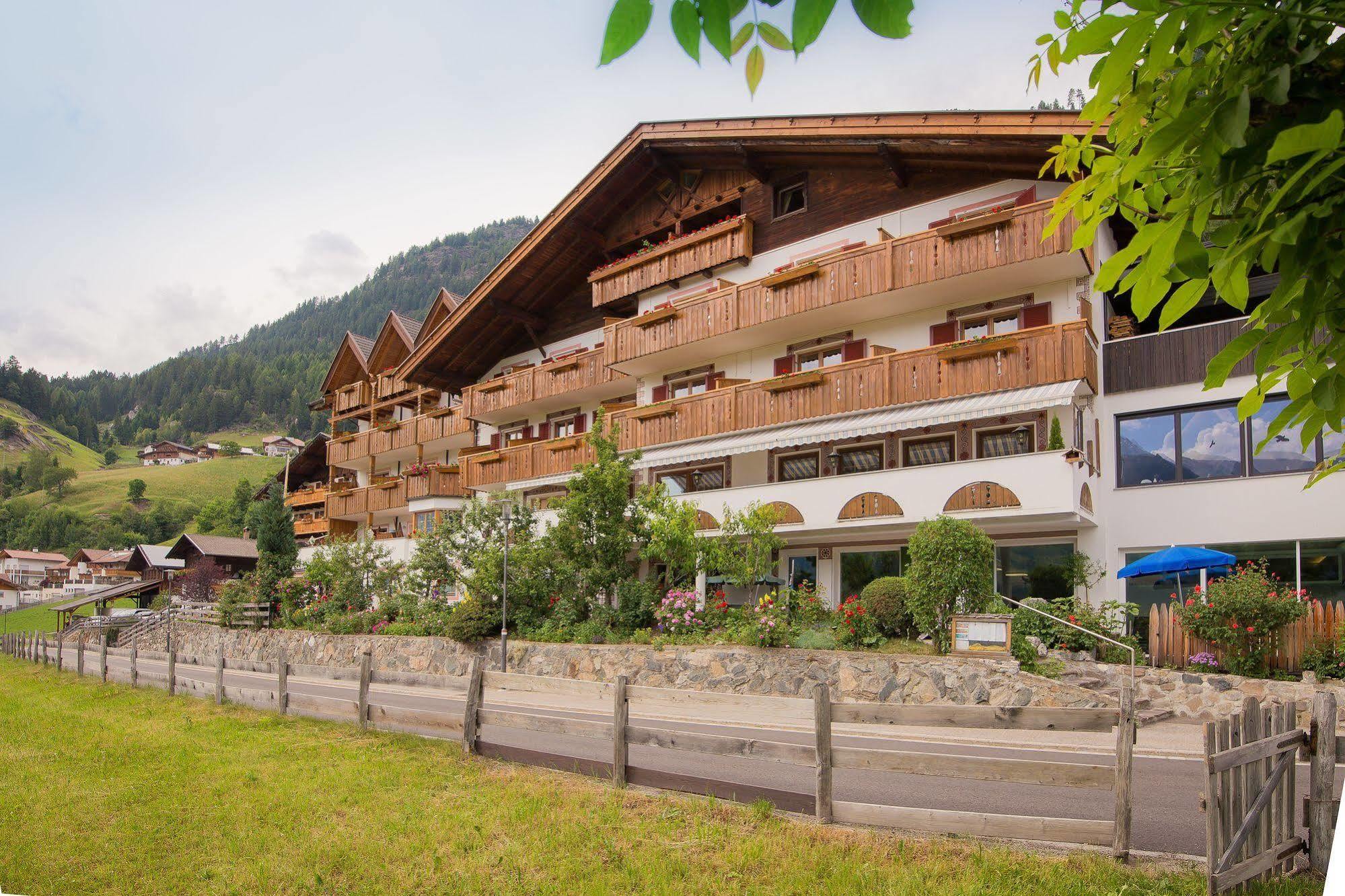 Hotel Alpenland Moso Esterno foto