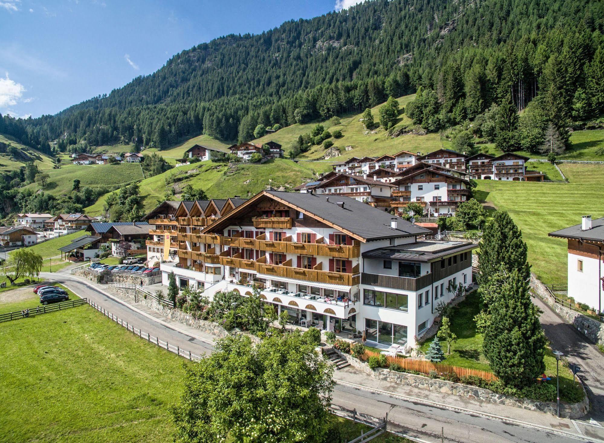 Hotel Alpenland Moso Esterno foto